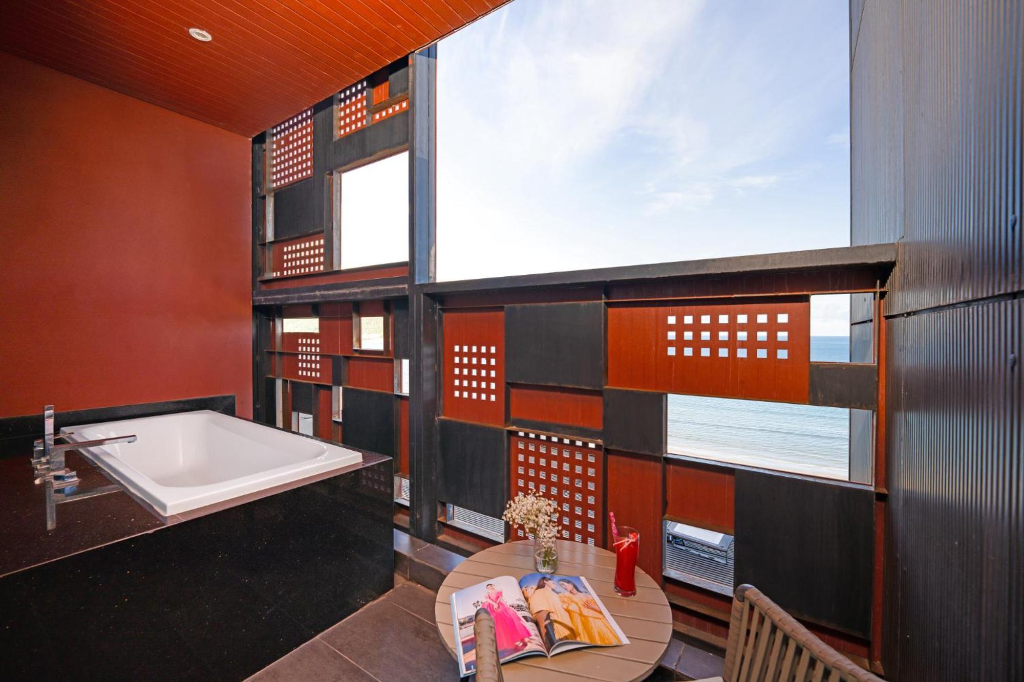 The Code Hotel & Spa Da Nang Exterior photo